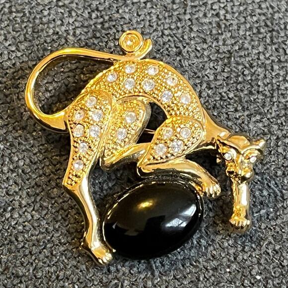 VTG 80s AFJ Rhinestone Jaguar Leopard Brooch in Gold Tone with Black Cabochon - Picture 2 of 8